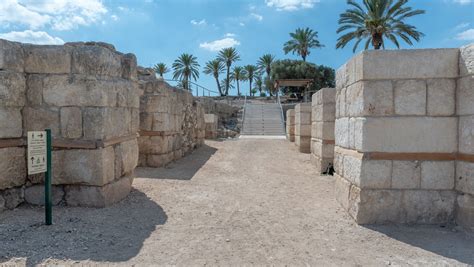  Narathuwat Gate! Monumentalne Wrota i Szlachetne Srebro